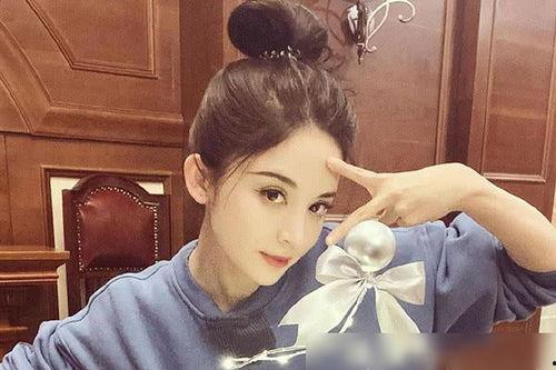 娱乐吃瓜姐娜扎英语,娱乐界的瓜田女王，英语风采独领风骚